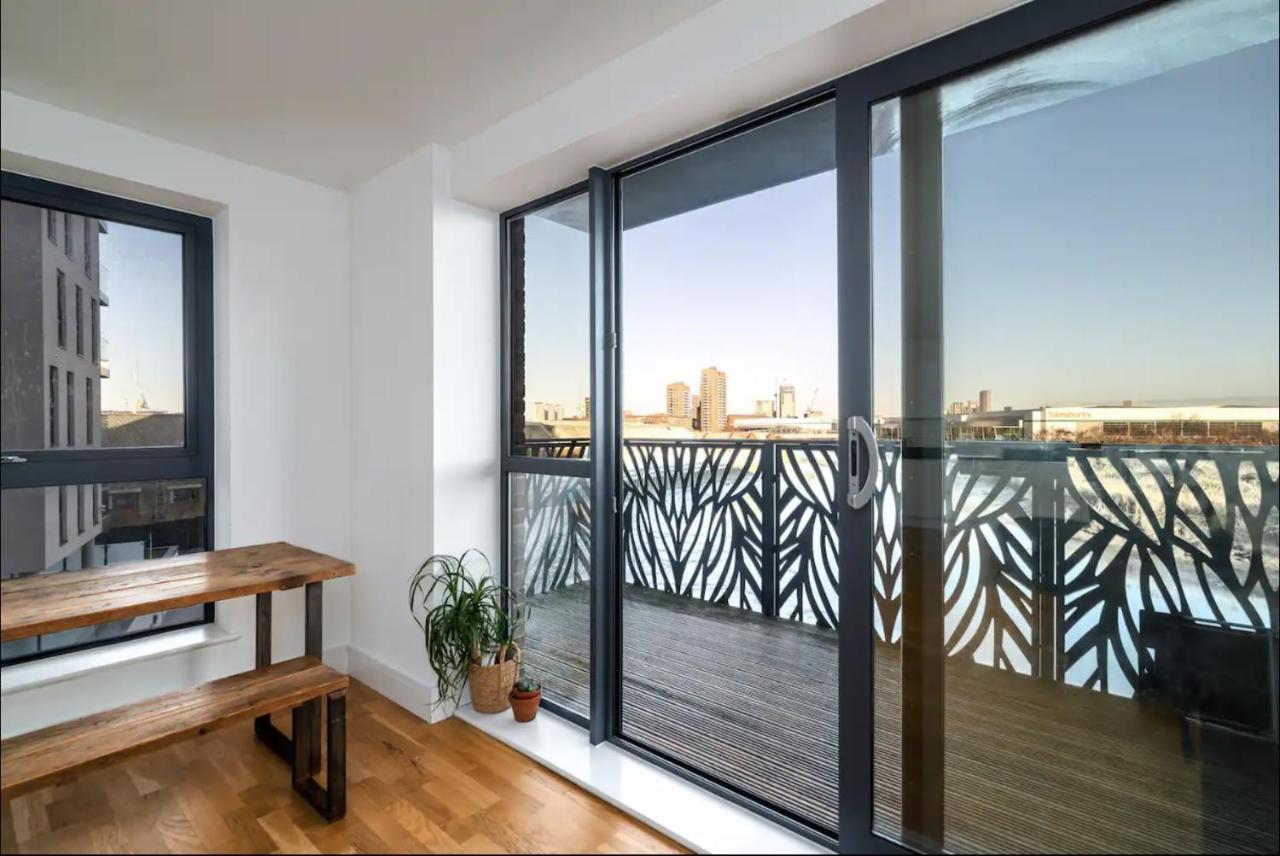 Stunning Riverside View Apartment, Near Canary Wharf & O2 London Exteriör bild